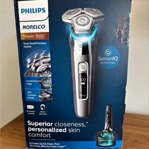 Philips Norelco Shaver 9500 - Silver and Black